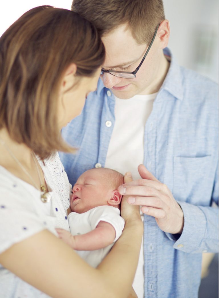 Jakob / erste Baby und Familienaufnahmen zu Hause